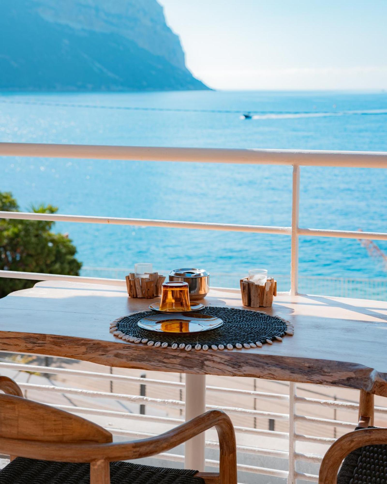 Hotel De La - Mahogany 3*