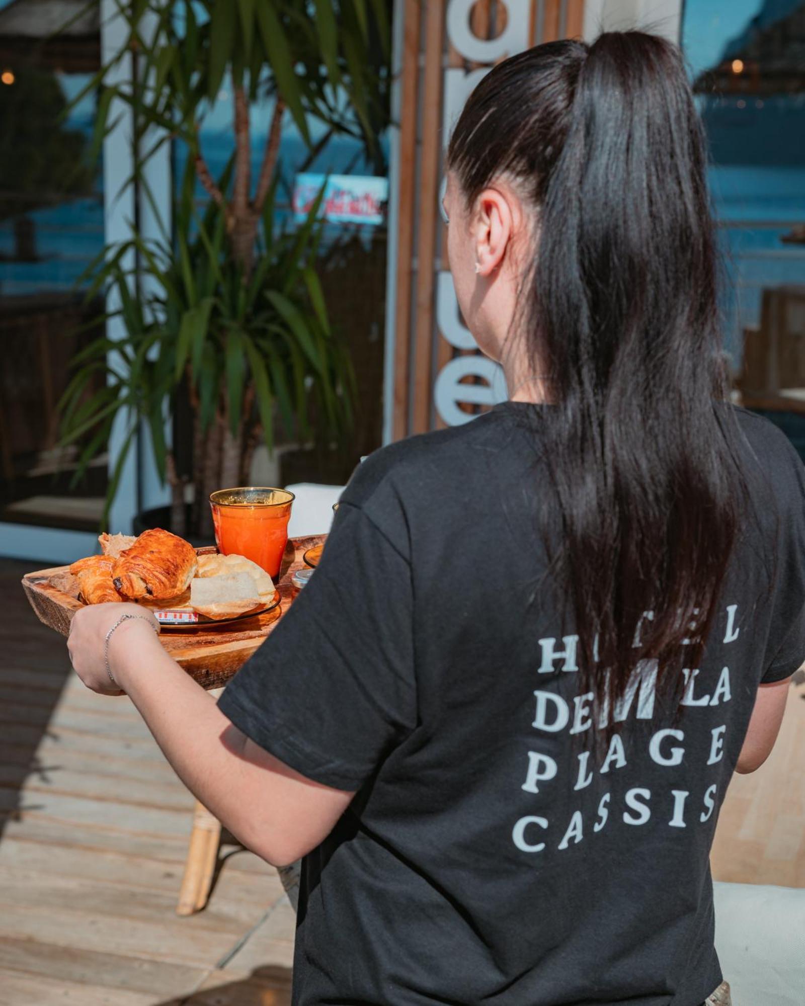 De La - Mahogany Hotel Cassis