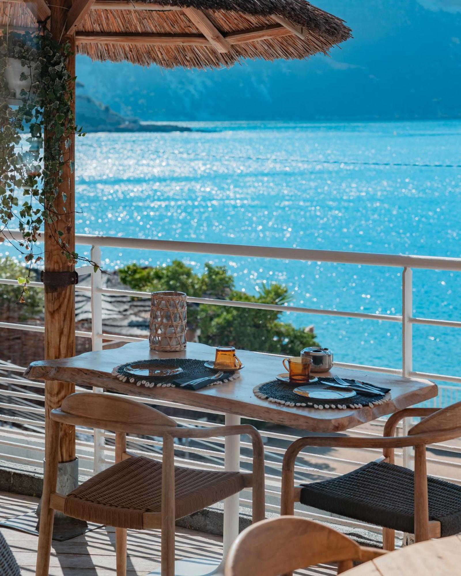 Hotel De La - Mahogany Cassis