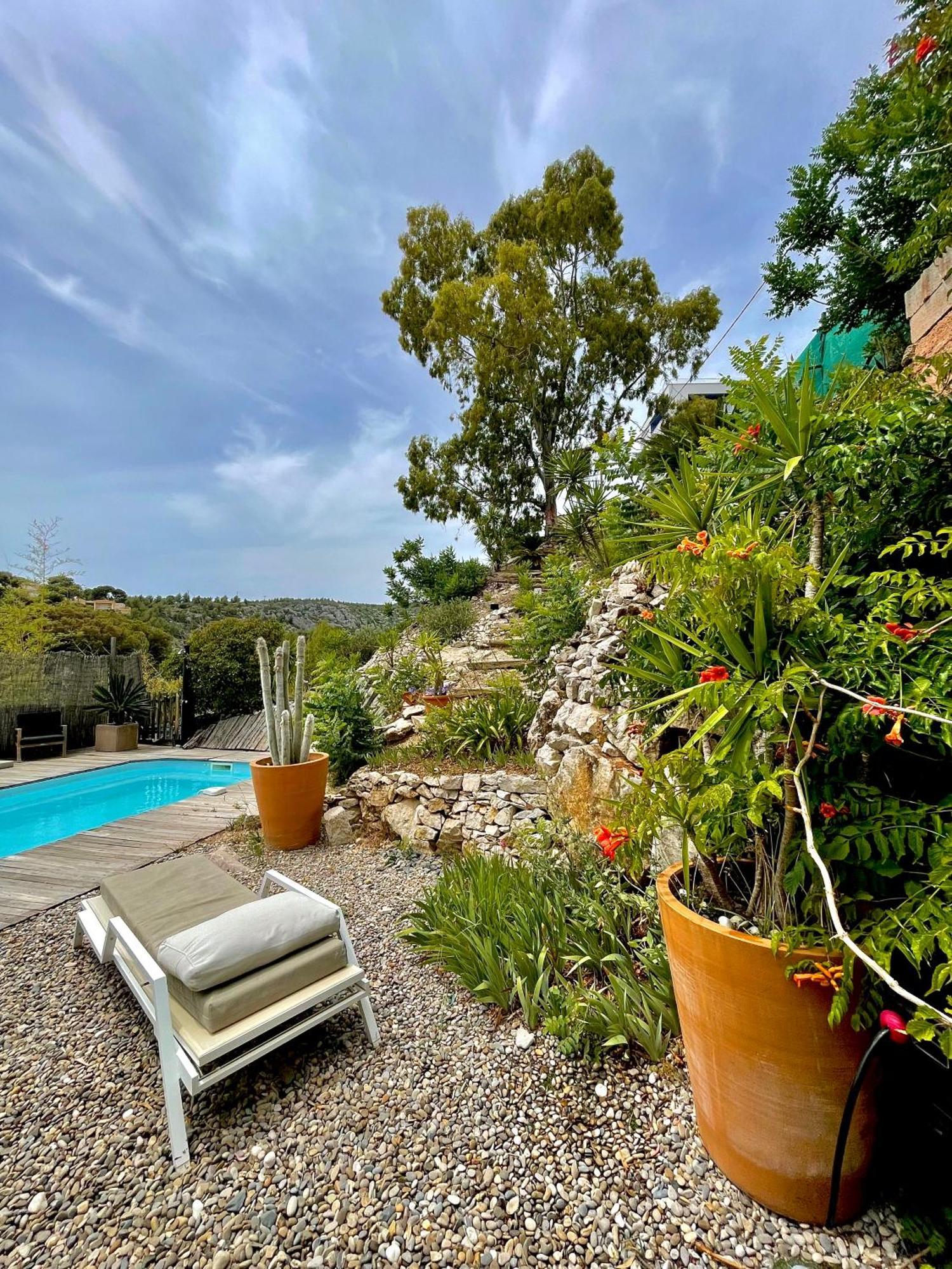 De La - Mahogany Hotel Cassis