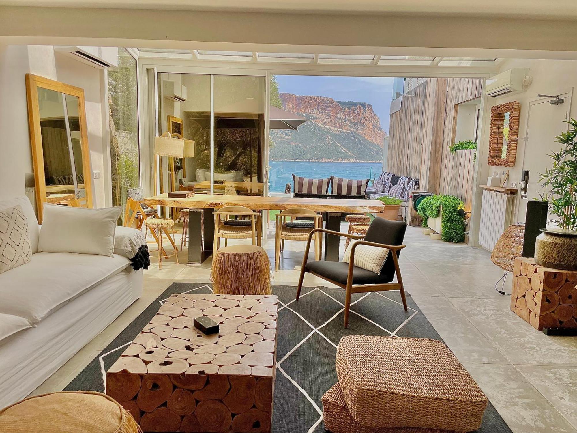 De La - Mahogany Hotel Cassis